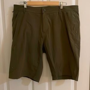 Mens size 36 Grundens Fishing shorts
